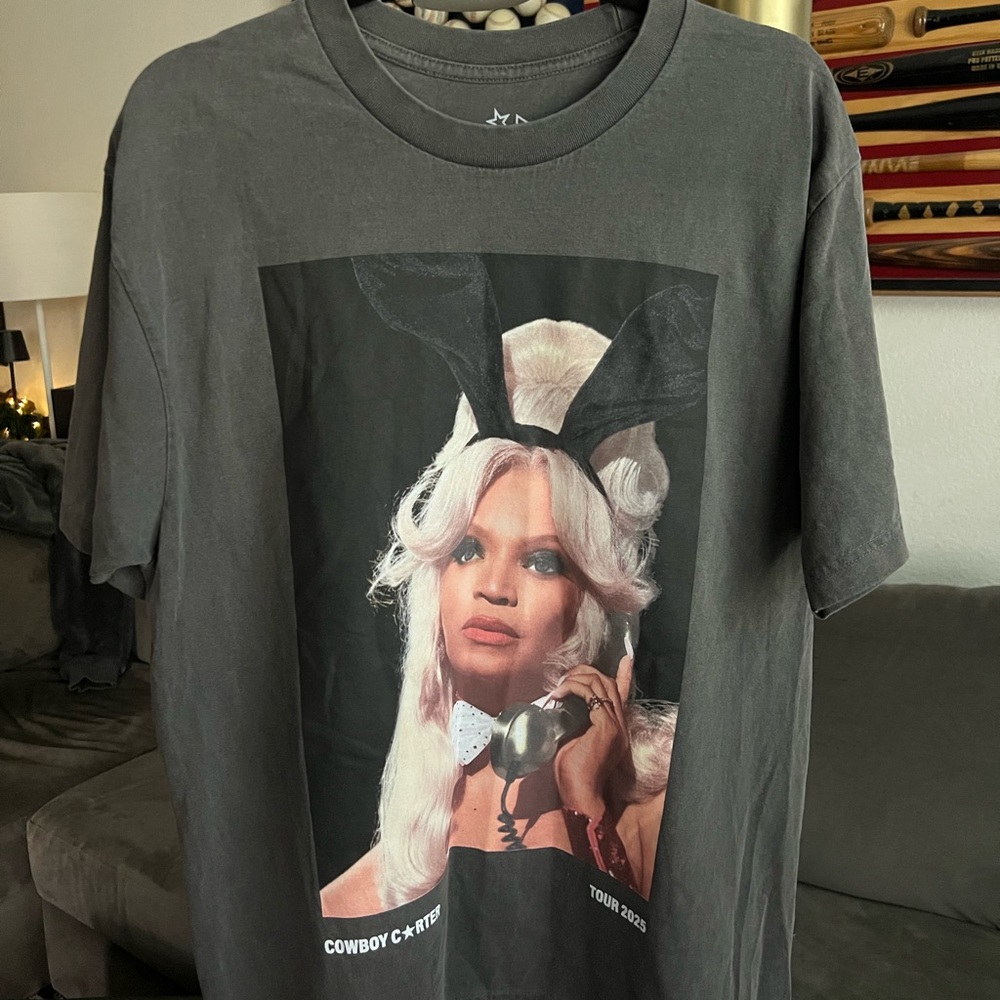 NEW AUTHENTIC BEYONCÉ LV TOUR TEE